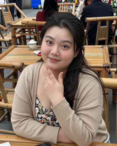 Mei Hua, 26, Chinese woman from Chengdu, China seeking genuine connection